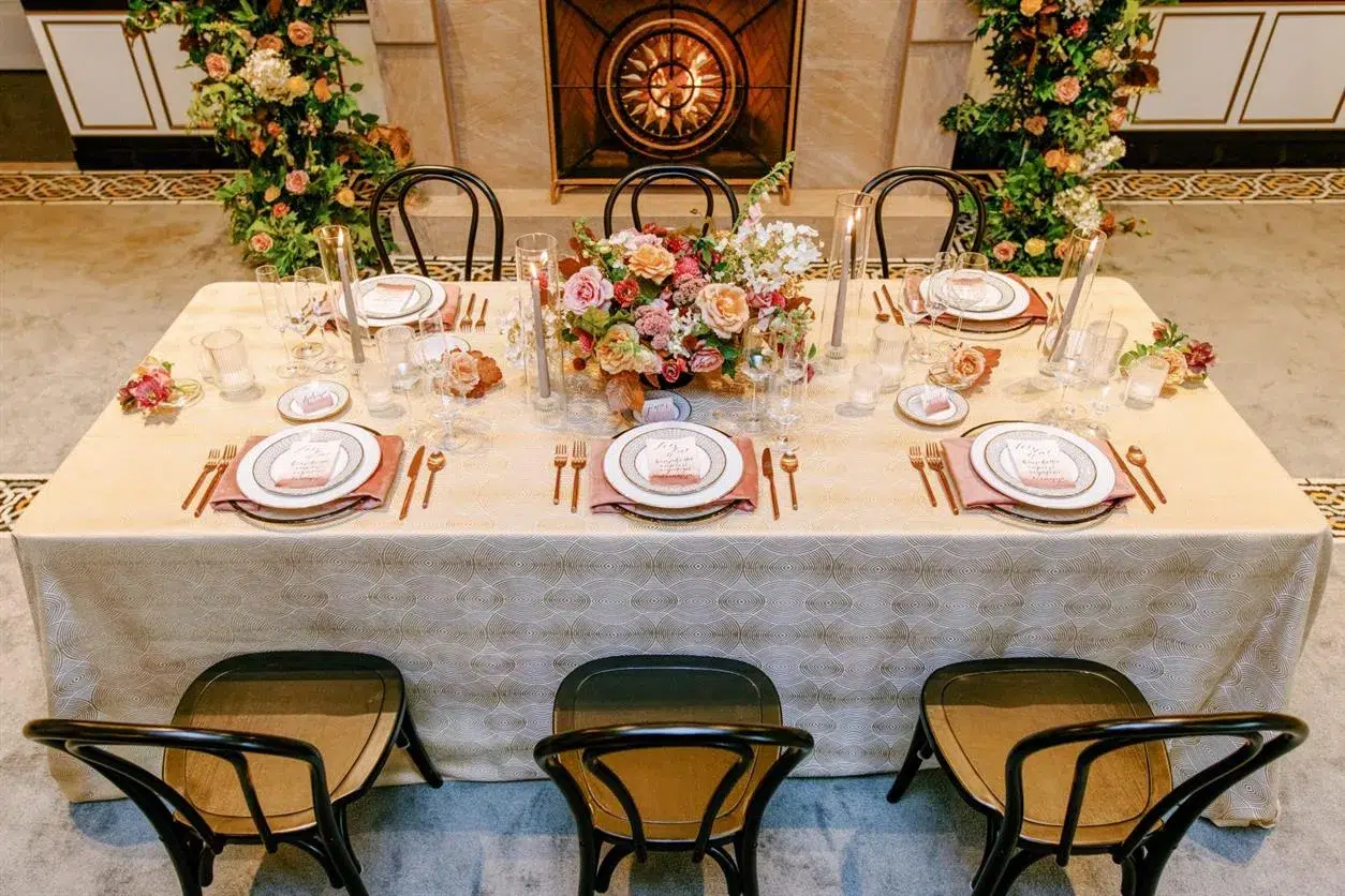 themed party tableware
