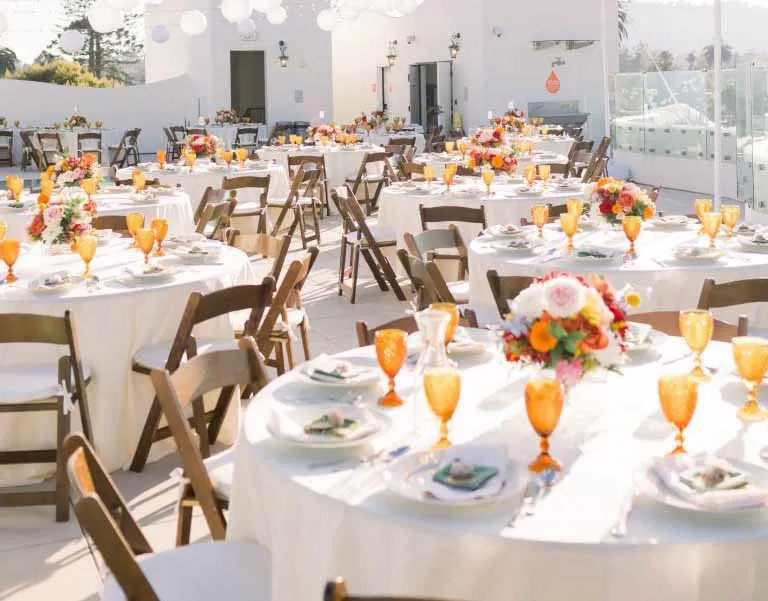 accurate number of tableware at each table