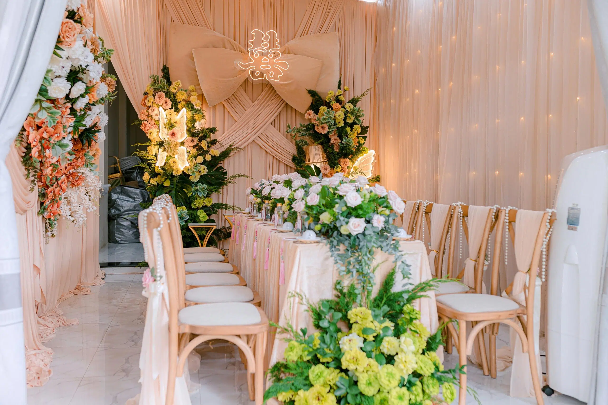 elegant table setting in pink theme