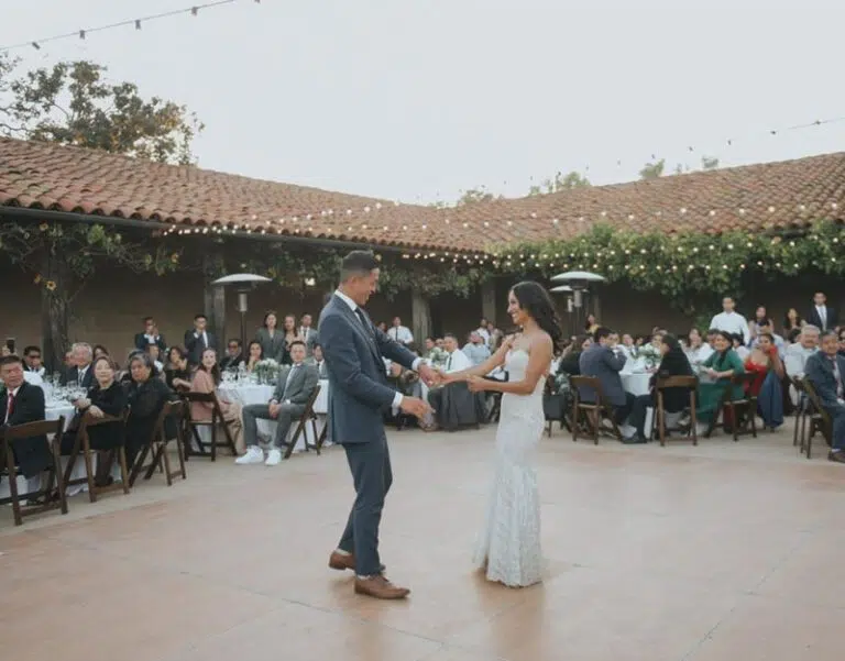 couple dancing at the wedding